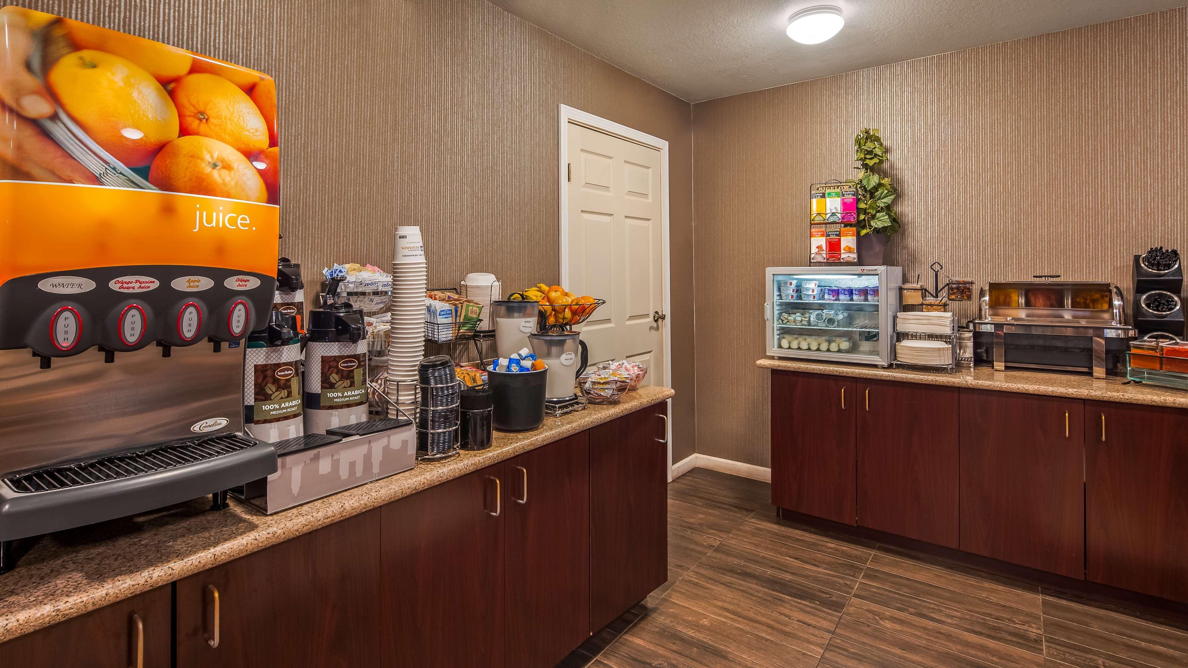Best Western Luxury Inn Трейси Экстерьер фото