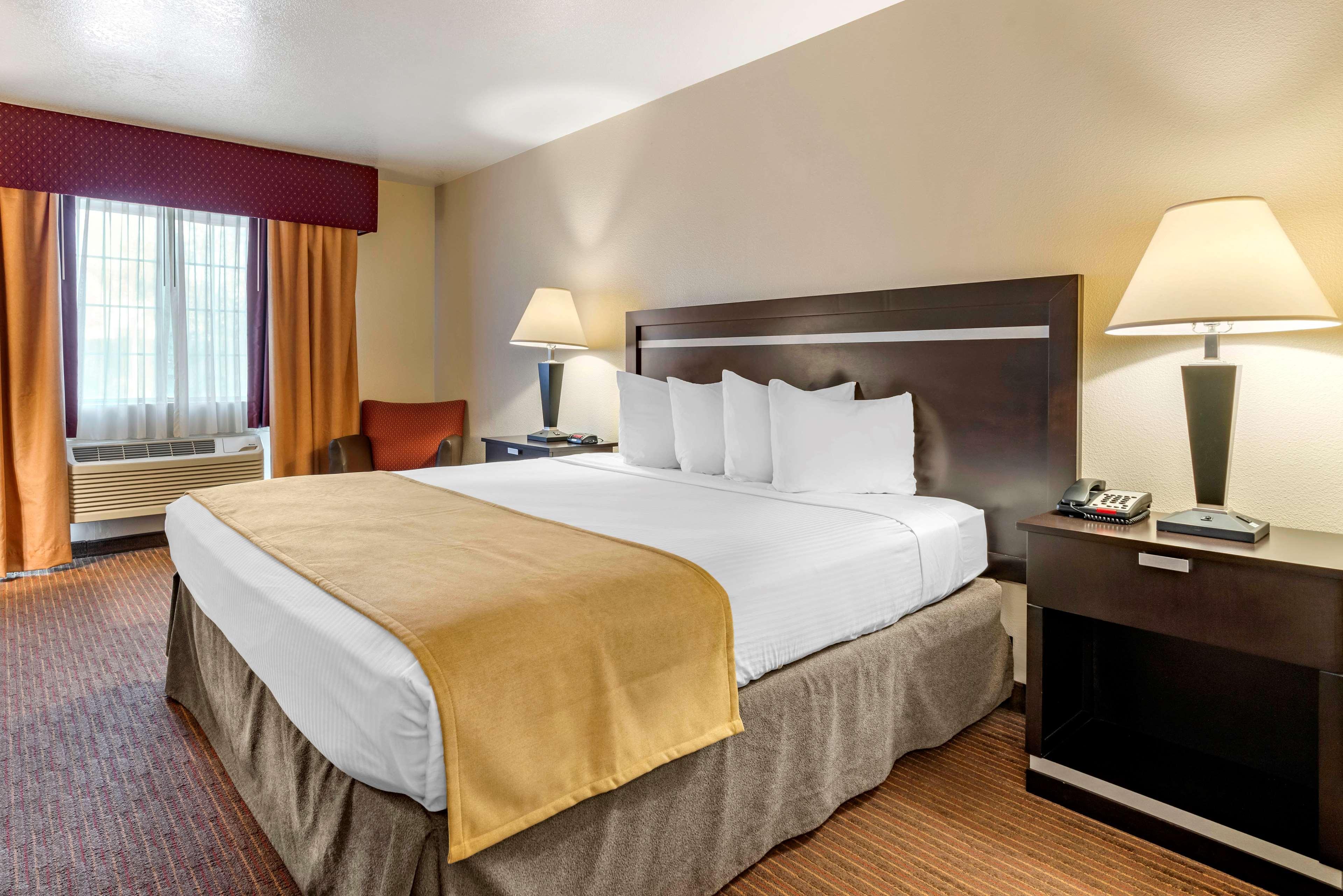 Best Western Luxury Inn Трейси Экстерьер фото