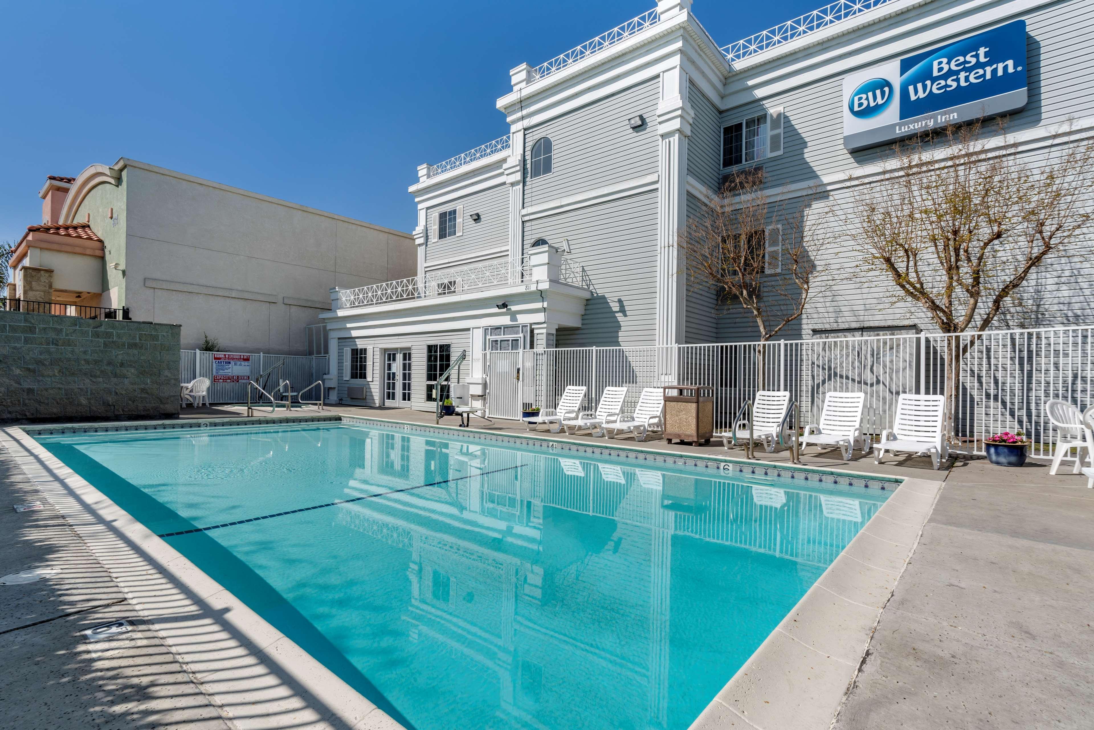 Best Western Luxury Inn Трейси Экстерьер фото